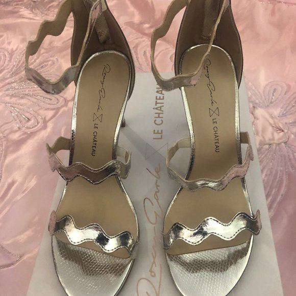 - Brand New Le chateau silver wedding heels Roxy Earle collection - Picture 3 of 9